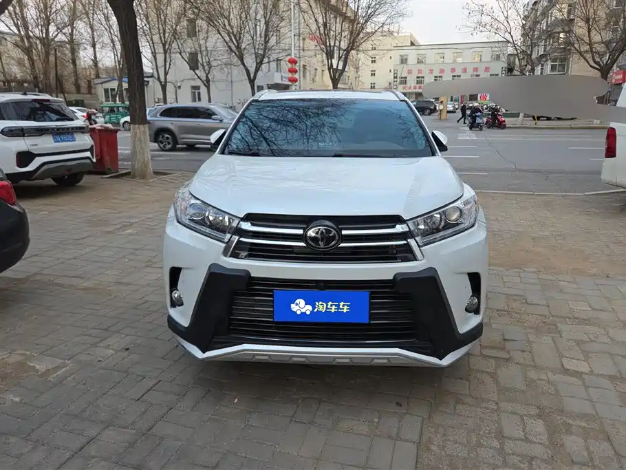 TOYOTA HIGHLANDER