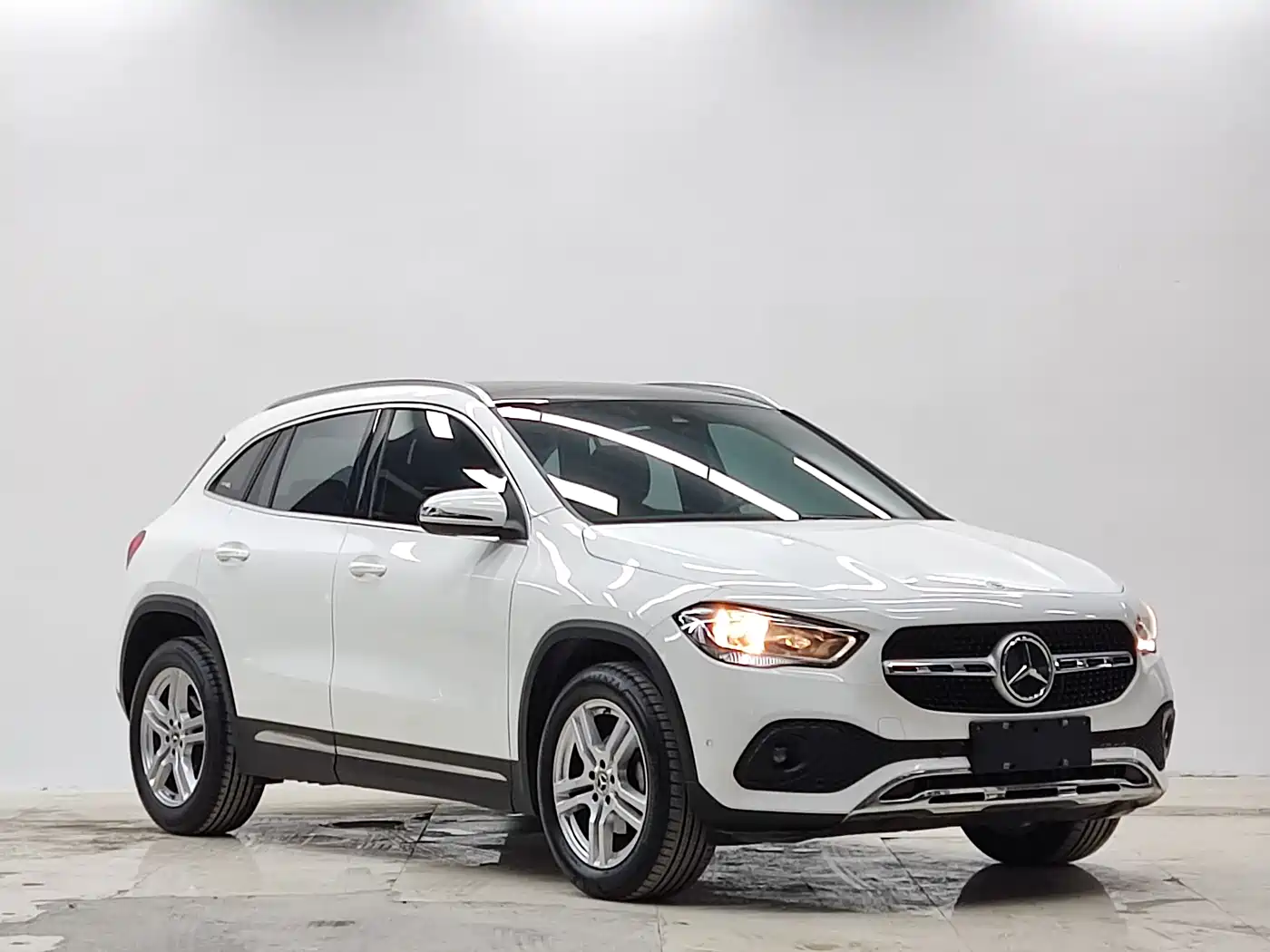 MERCEDES-BENZ GLA