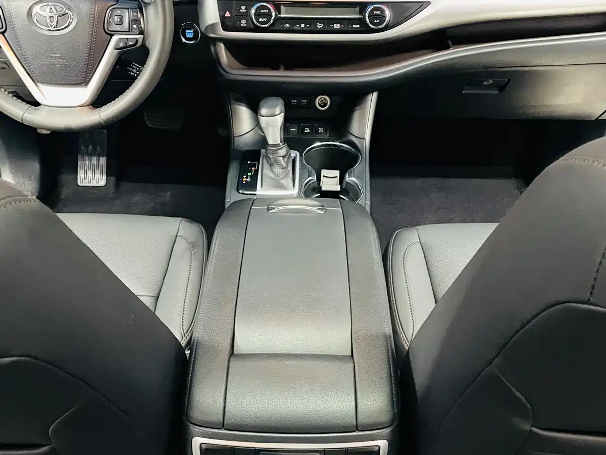 Toyota Highlander 2018 2.0T 4WD Luxury 7-seater (China V) фото 8