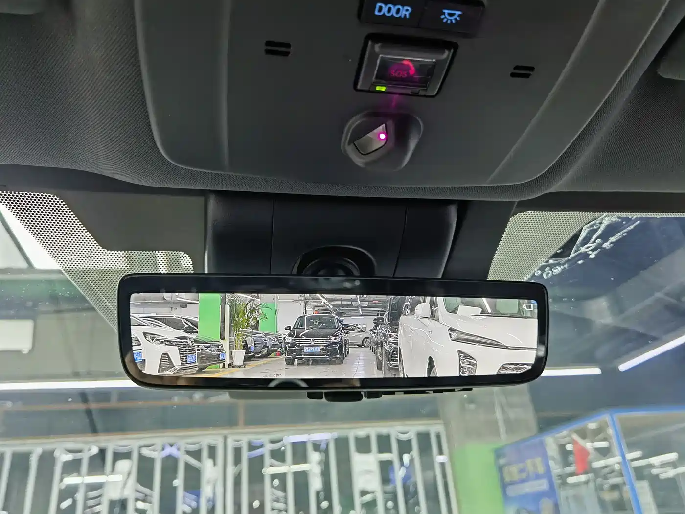 Toyota Sienna 2021 2.5L Hybrid Platinum Edition фото 12