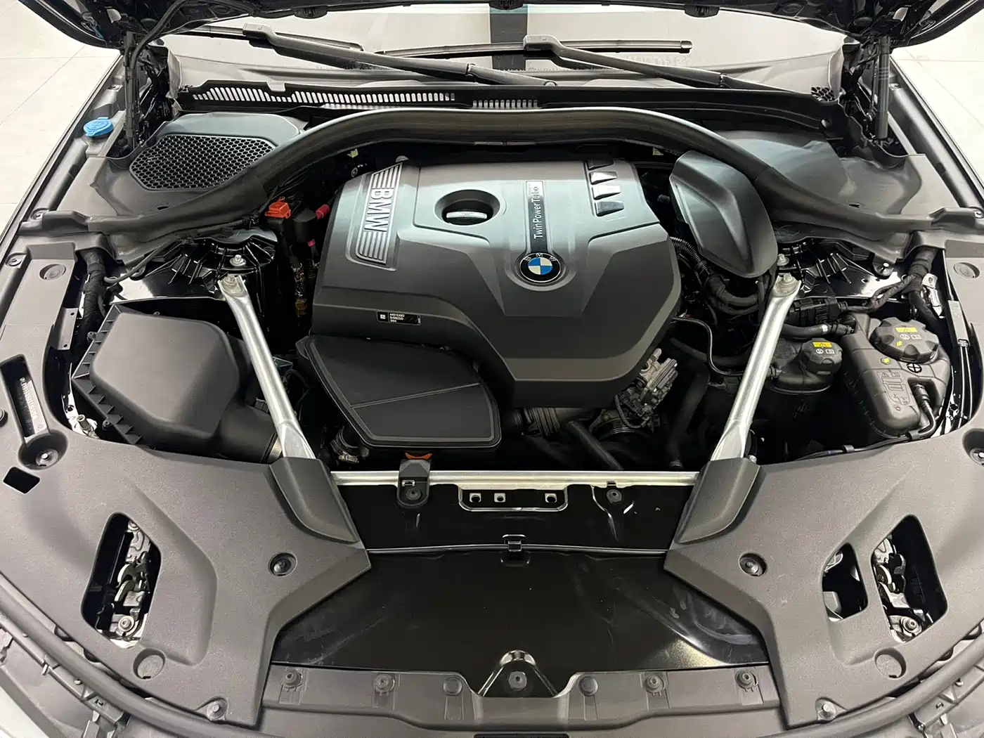 BMW 5 Series 2019 530Li Premium M Sport Package фото 25