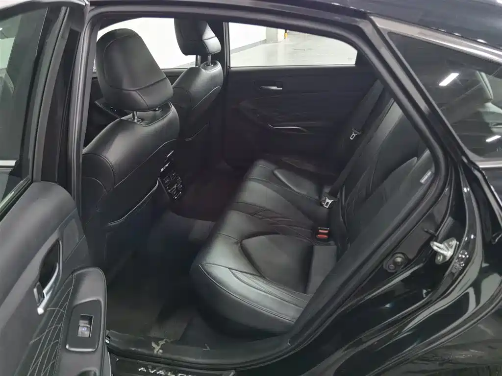 Toyota Avalon 2023 Hybrid 2.5L XLE Premium Edition фото 15