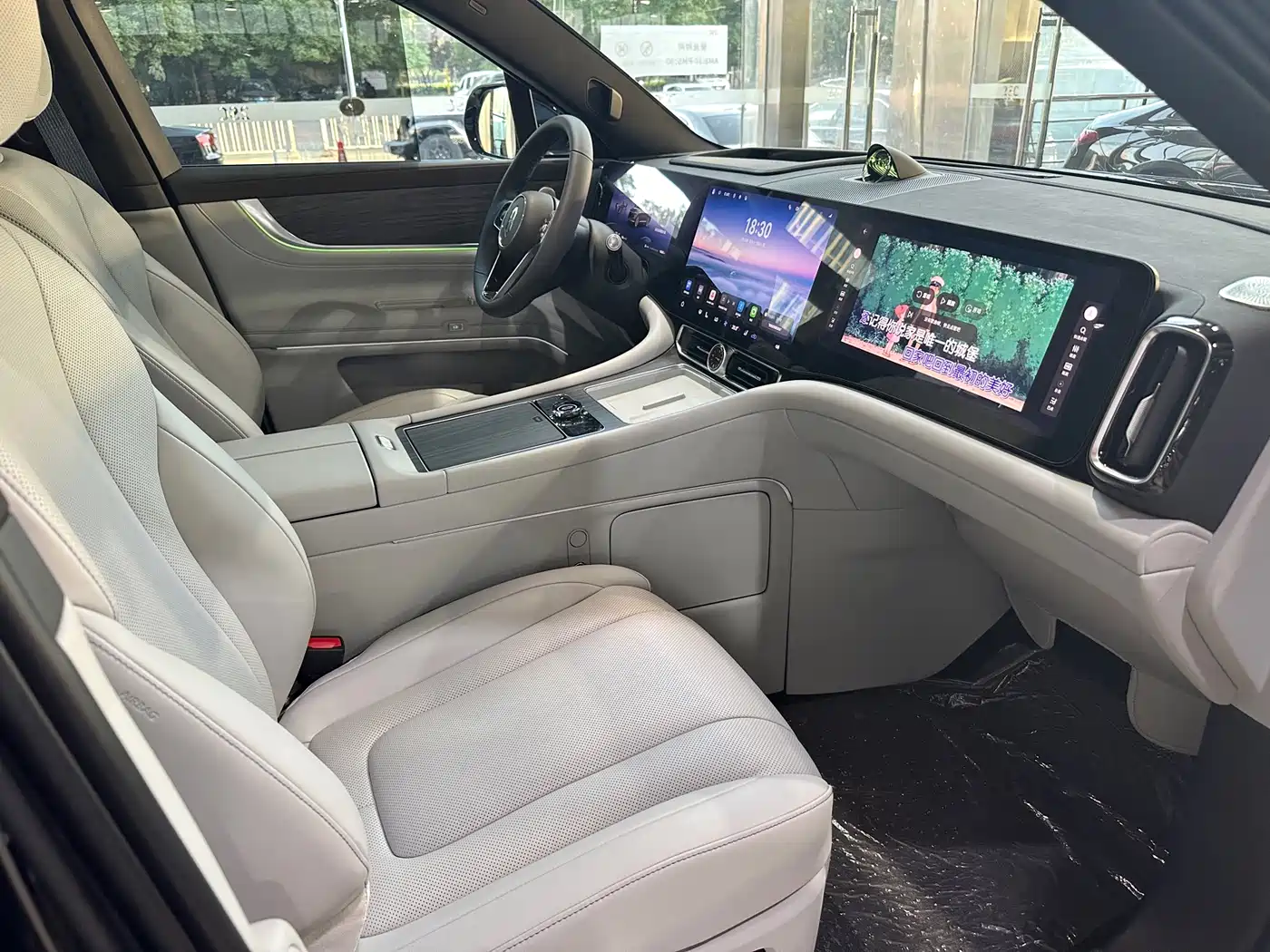 AITO Wenjie AITO M9 2024 Extended Range Ultra 42kWh 6-Seater фото 25