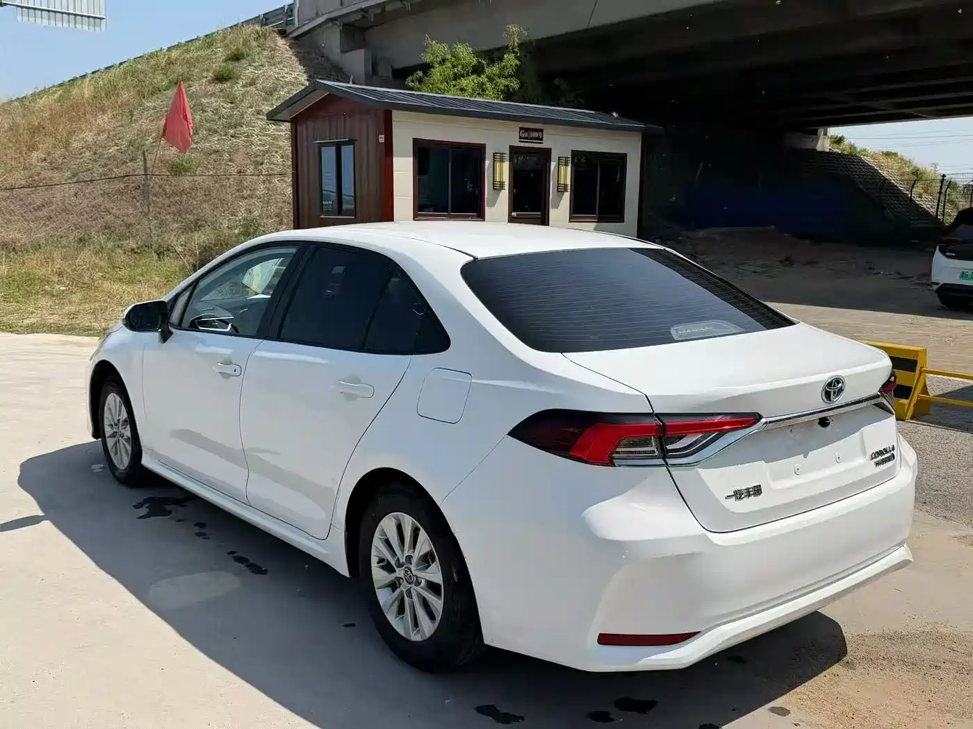 Toyota Corolla 2024 1.8L Smart Hybrid Dual Engine Flagship Edition фото 7
