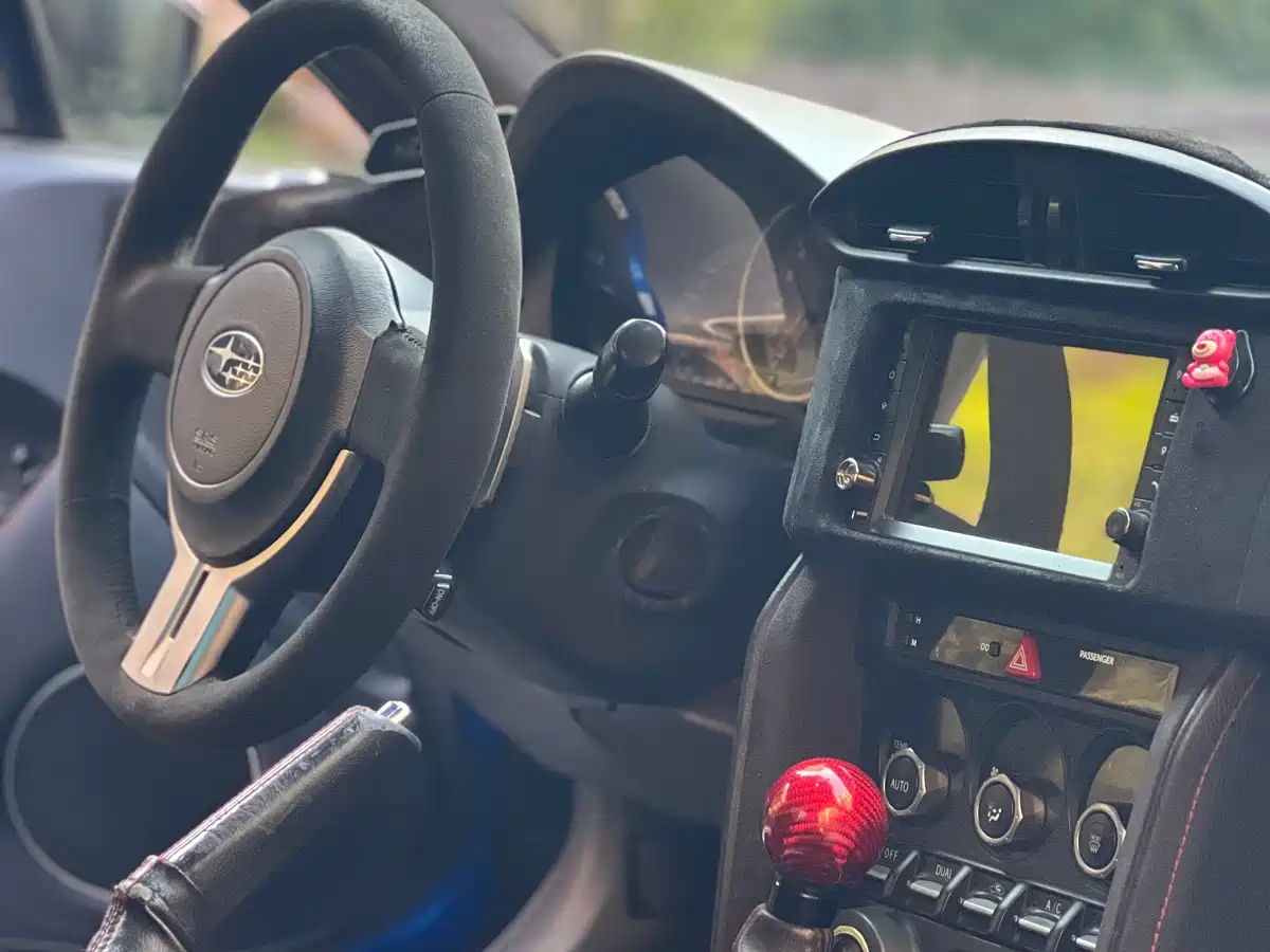 Subaru BRZ 2013 2.0i Automatic Luxury фото 19