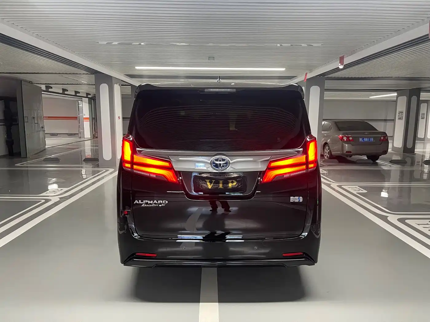 Toyota Alphard 2020 Hybrid 2.5L Premium Edition фото 28