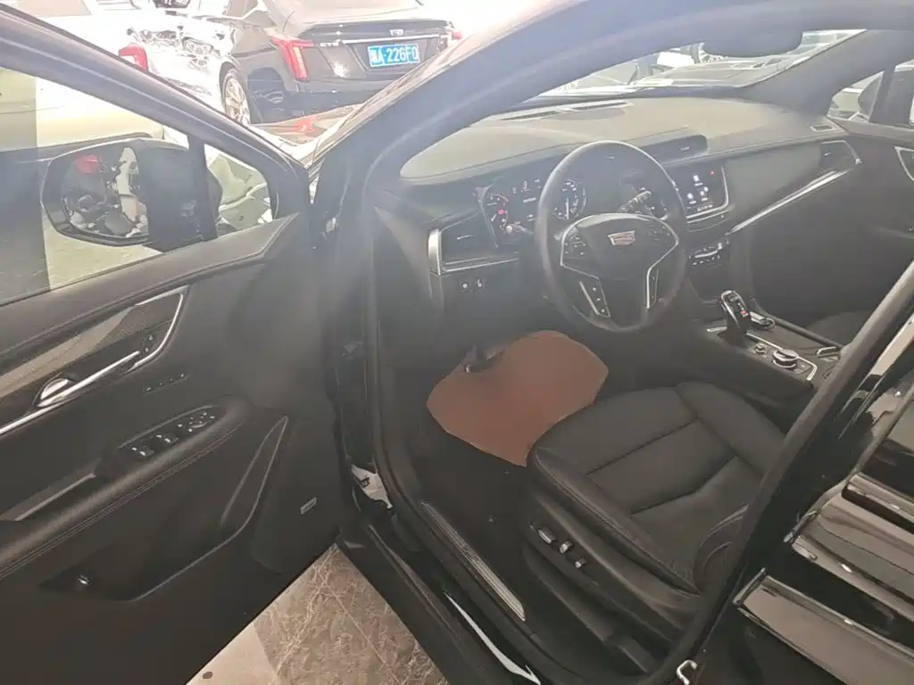 Photo 16 - Cadillac XT5