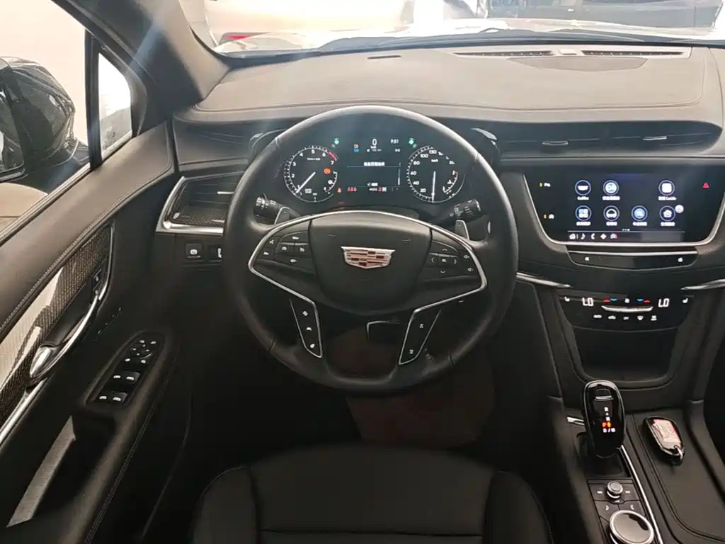 Photo 11 - Cadillac XT5
