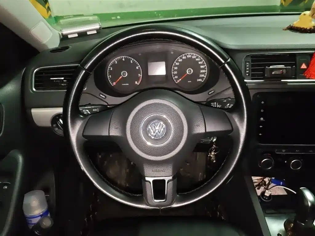 Volkswagen Sagitar 2014 1.6L Automatic Comfort фото 3
