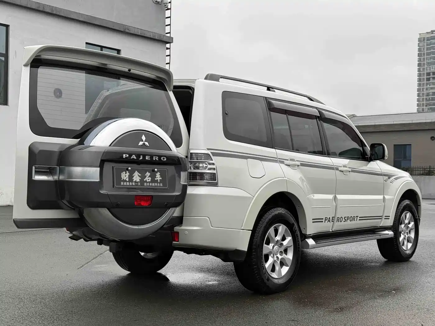 Mitsubishi Pajero (Import) 2018 3.0L Automatic Standard Edition фото 16