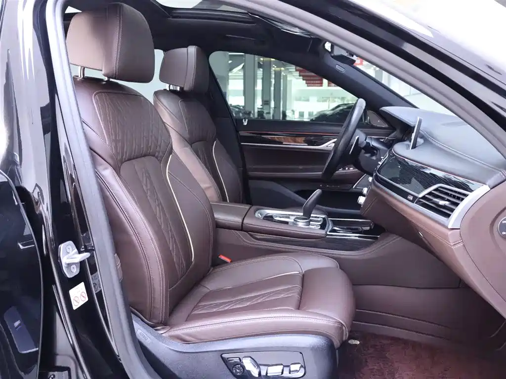 BMW 7 Series 2019 730Li M Sport Package фото 21
