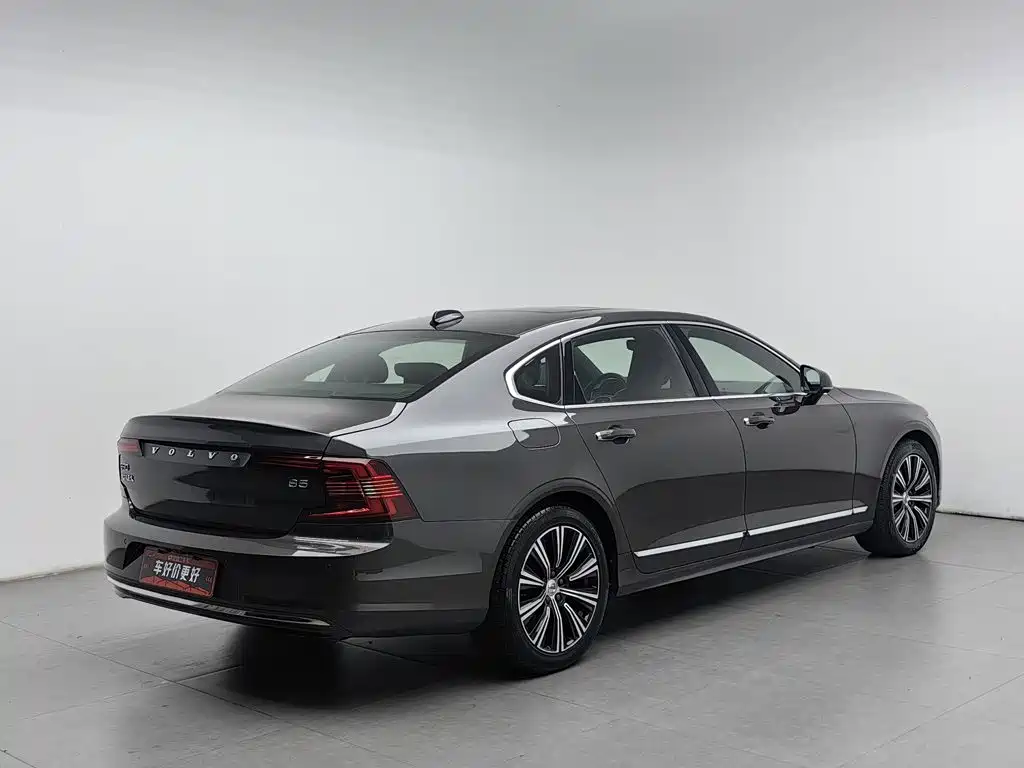 Фото 2 - Volvo S90