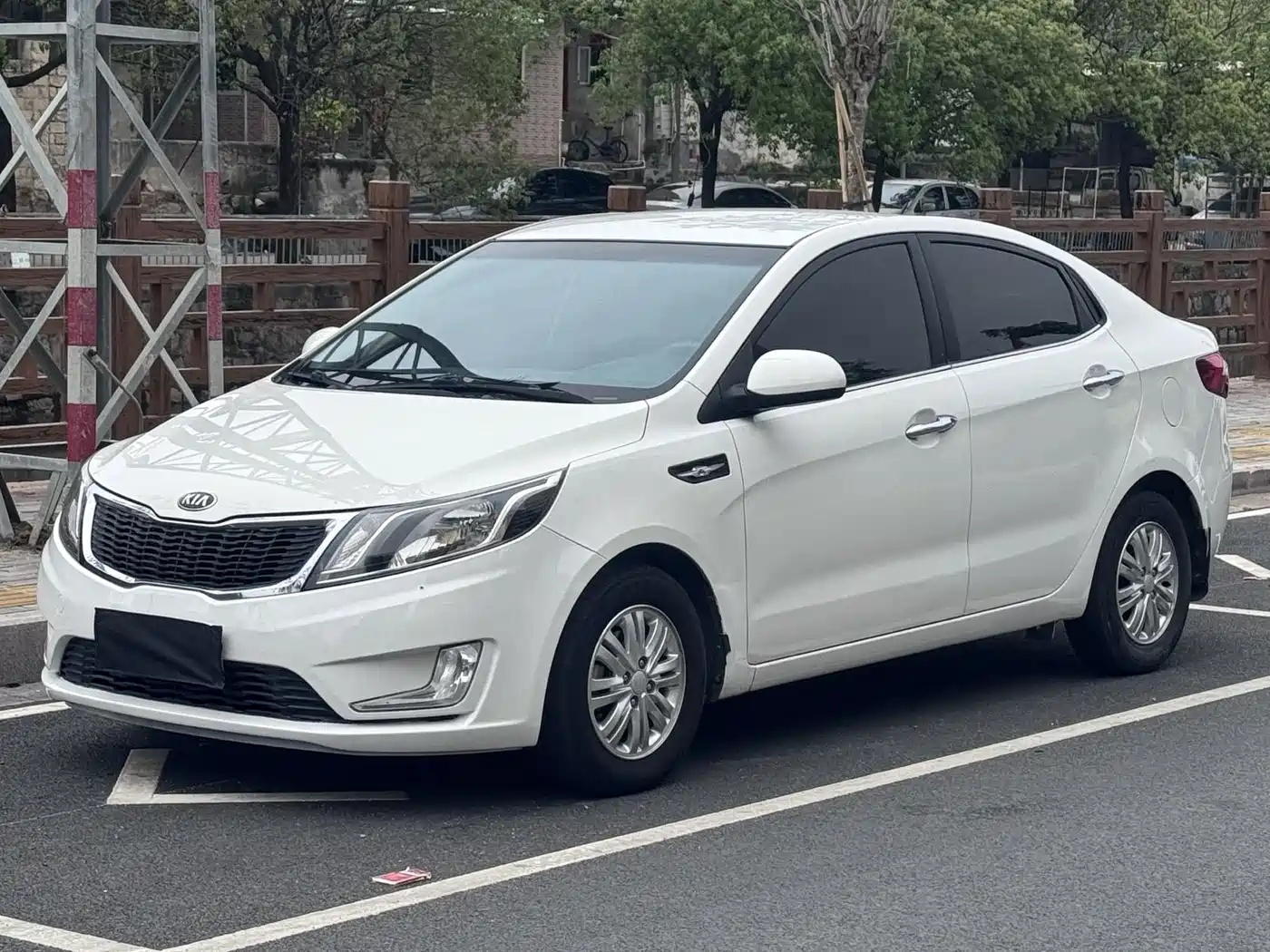 Kia K2 2012 Sedan 1.4L AT GLS Commemorative Edition фото 2