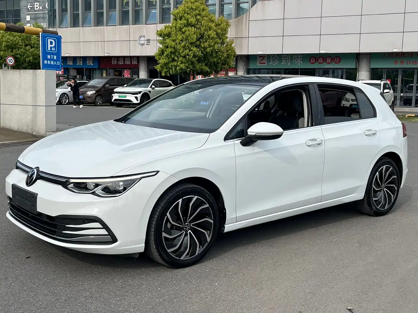 Volkswagen Golf 2023 280TSI DSG Pro фото 3