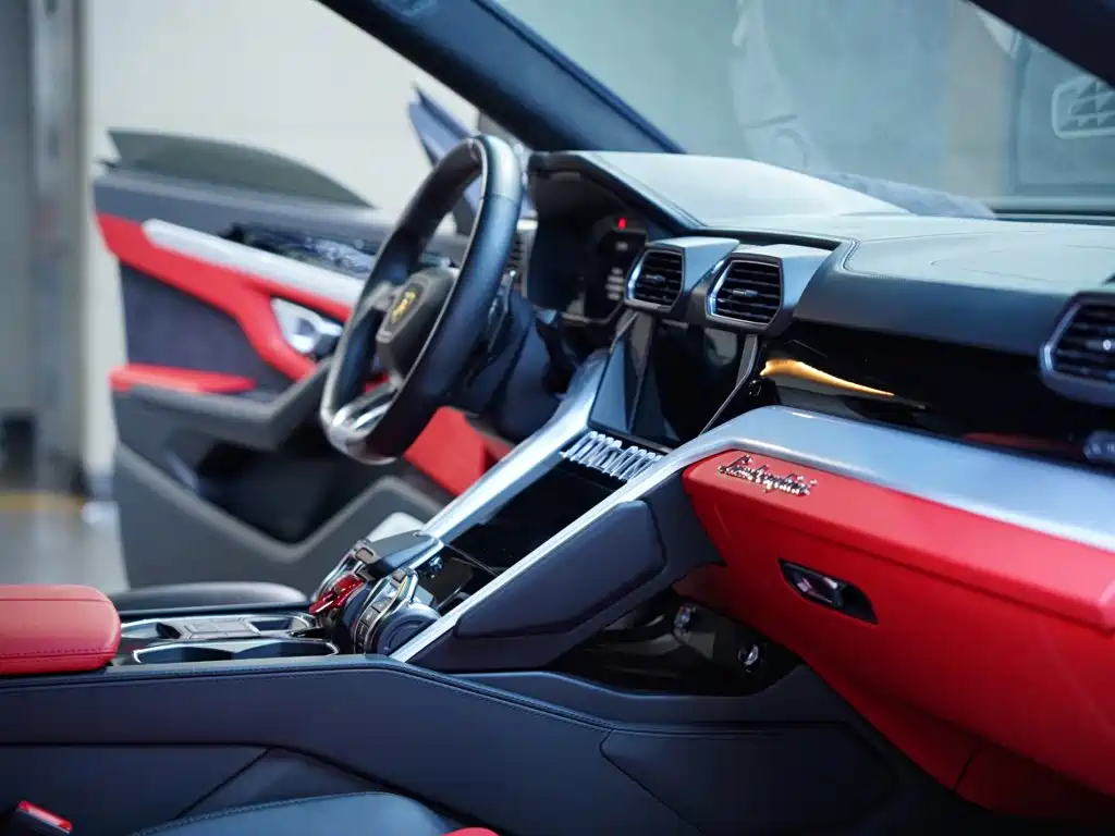 Фото 38 - Lamborghini Urus
