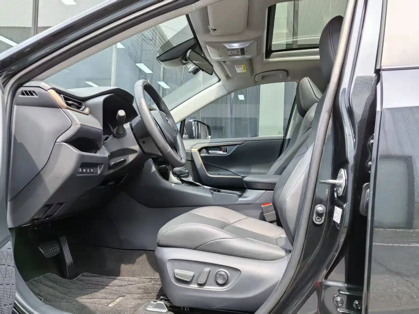 Toyota Wildlander 2024 2.0L CVT 2WD Luxury PLUS Edition фото 4
