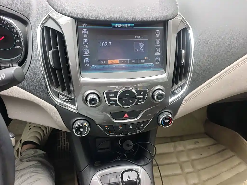 Фото 20 - Chevrolet Cruze