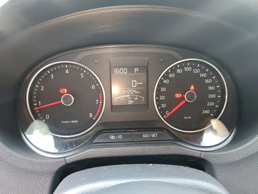 Volkswagen Polo 2014 1.6L Automatic Comfort Edition фото 7