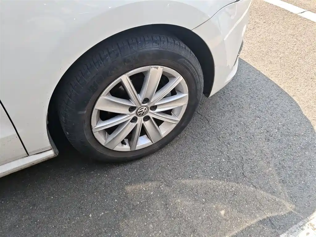 Volkswagen Polo 2014 1.6L Automatic Comfort Edition фото 26