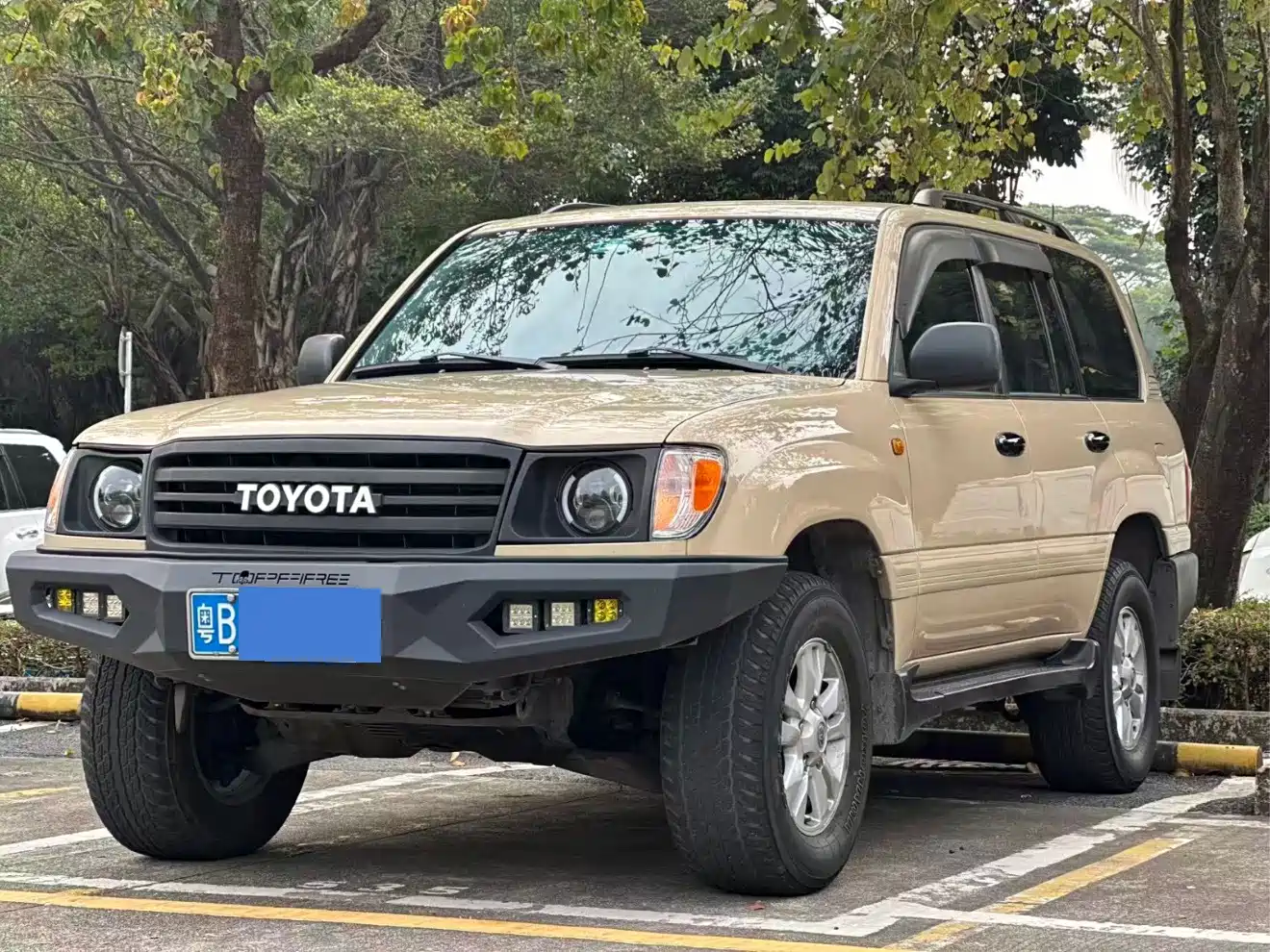 Toyota Land Cruiser 2005 Model 4.7L Automatic VX-R Luxury DVD Edition