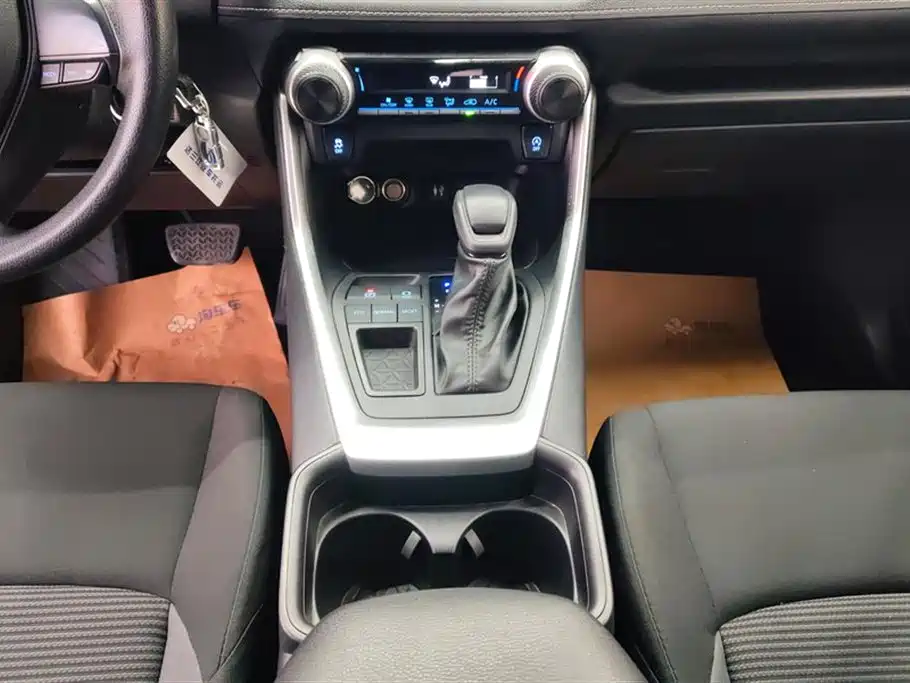 Toyota Wildlander 2022 Facelift 2.0L CVT 2WD Leading Edition фото 16