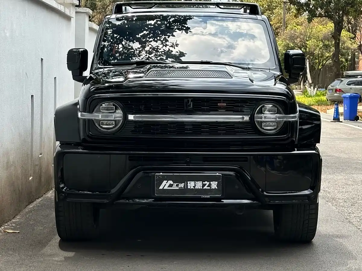 TANK CO CREATION TANK 300