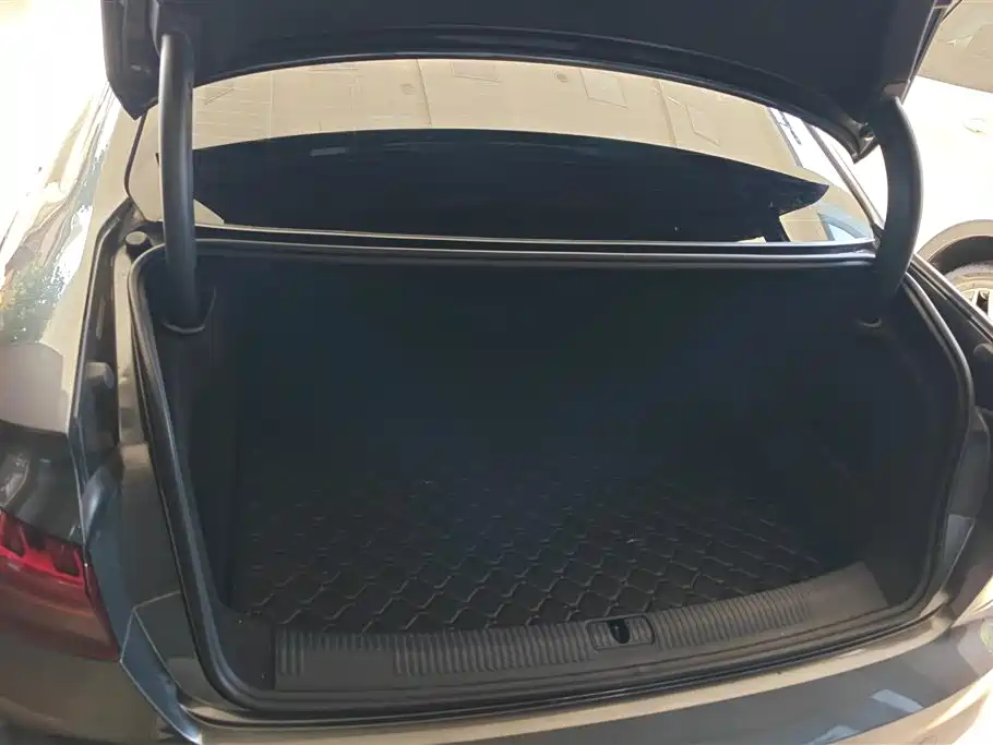 Audi A4L 2020 40 TFSI Fashion Dynamic Edition фото 4