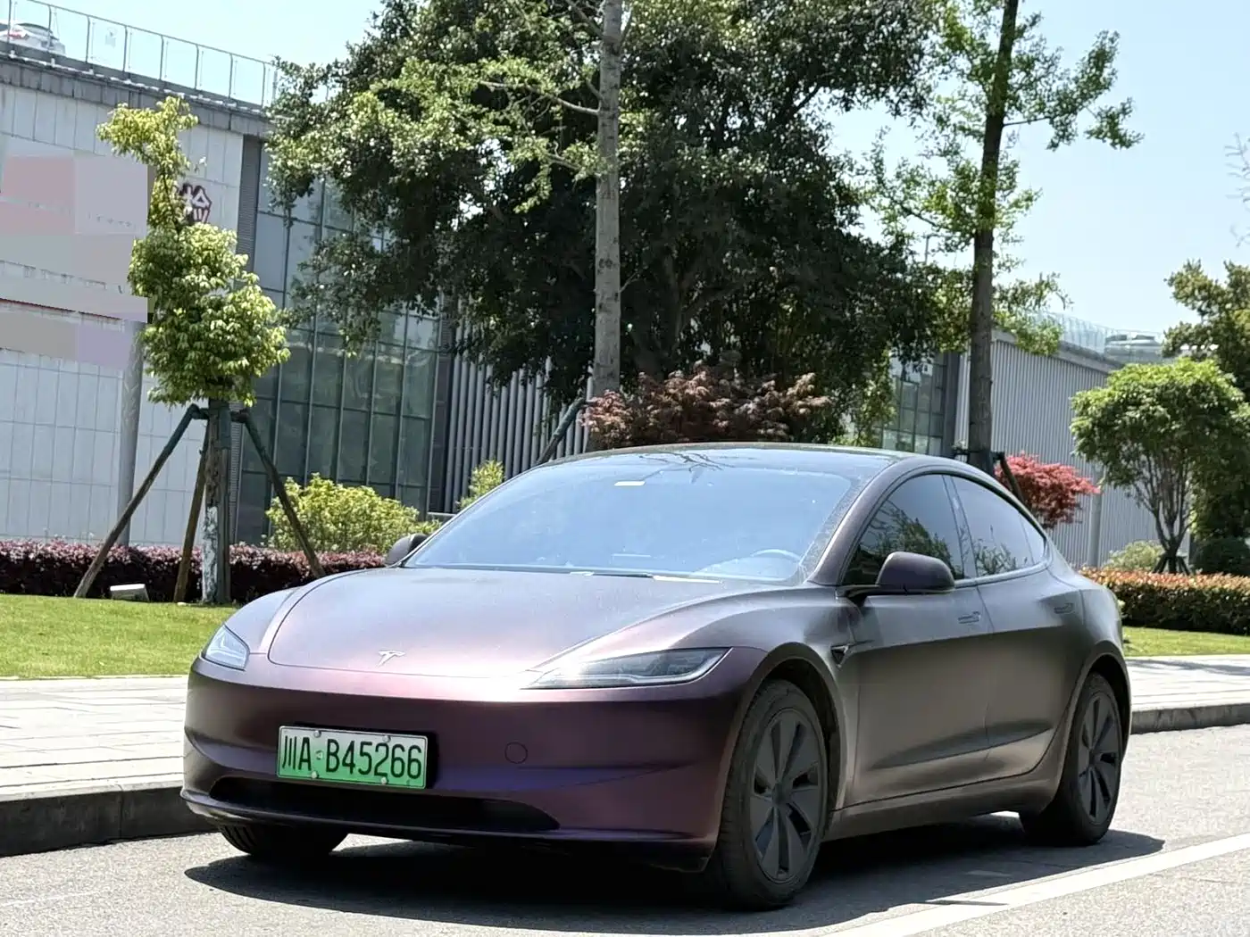 TESLA MODEL 3