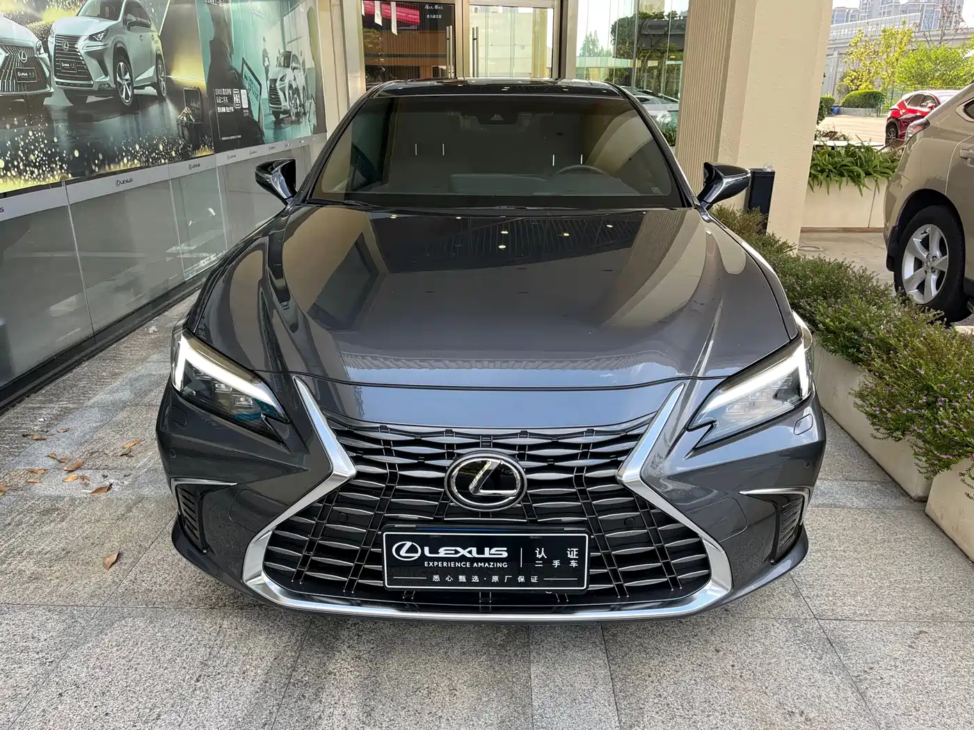 Фото 2 - Lexus ES