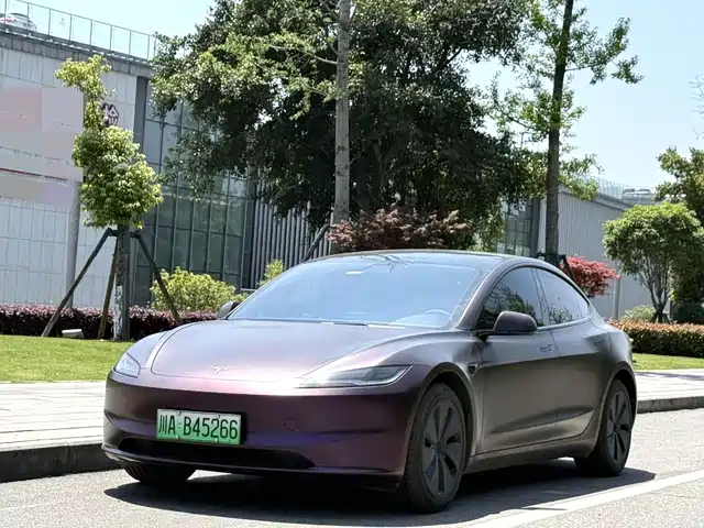 TESLA MODEL 3