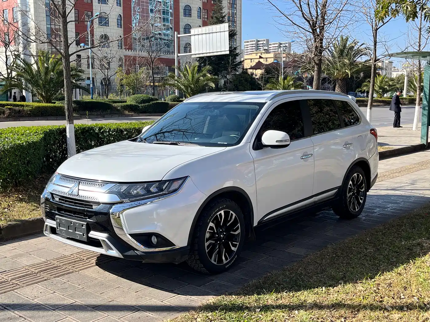 MITSUBISHI OUTLANDER