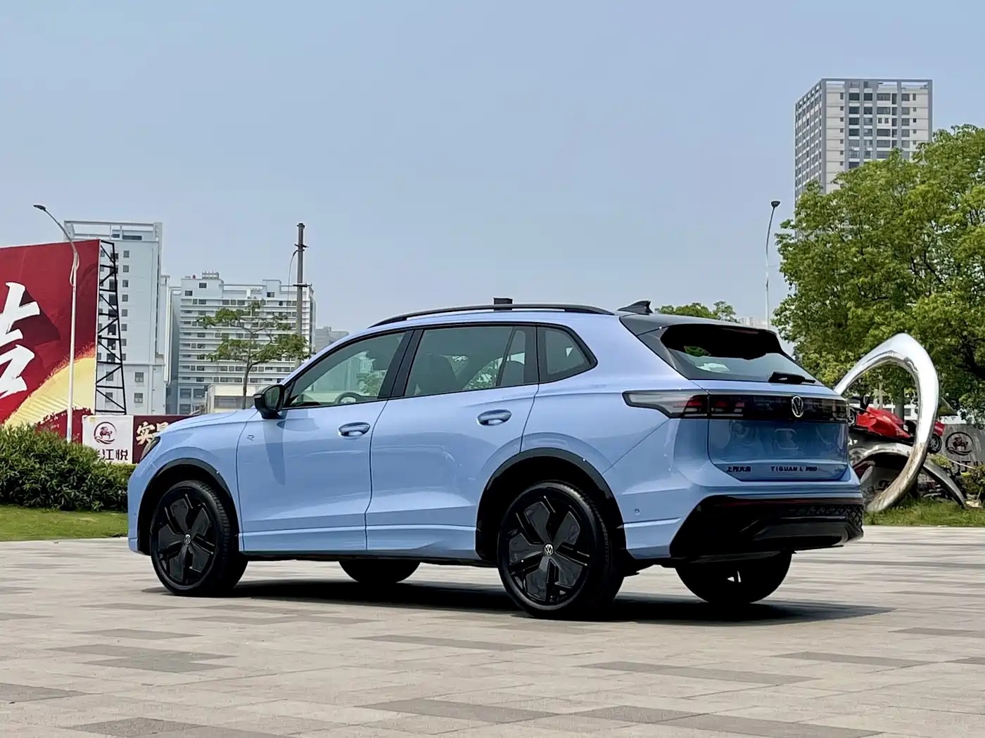 Volkswagen Tiguan L 2024 PRO 380TSI 4WD R-Line Premium Edition фото 5