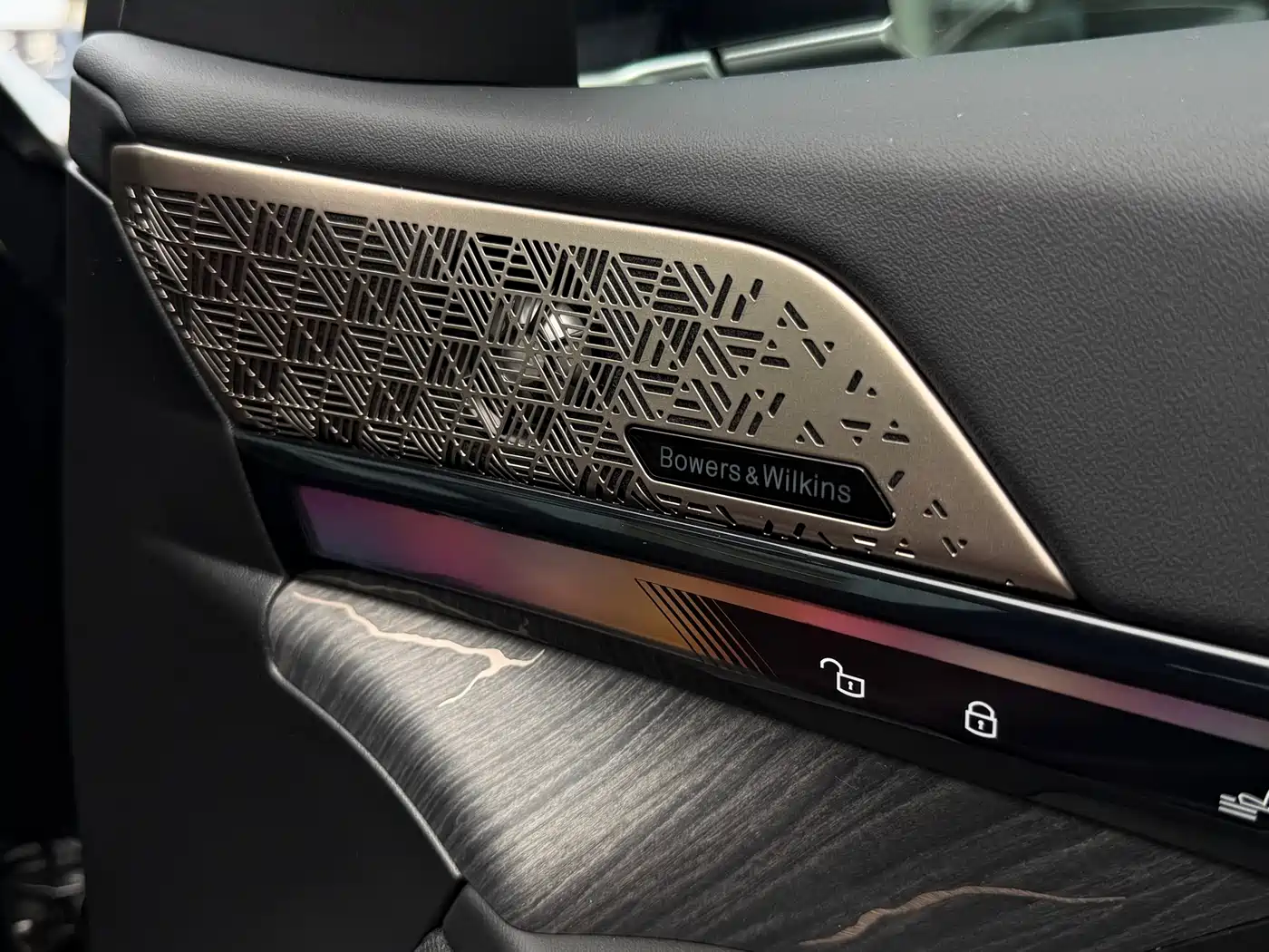 BMW 5 Series 2025 530Li Premium M Sport Package фото 8