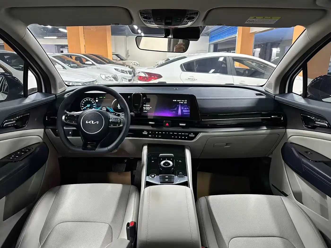 KIA LION PLATINUM EXPANDS THE WORLD