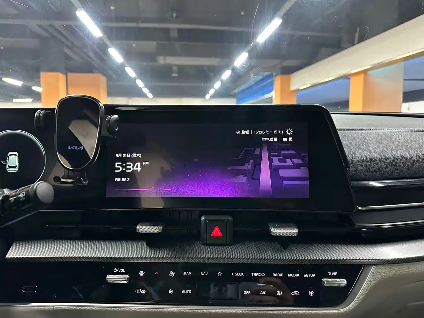 KIA LION PLATINUM EXPANDS THE WORLD