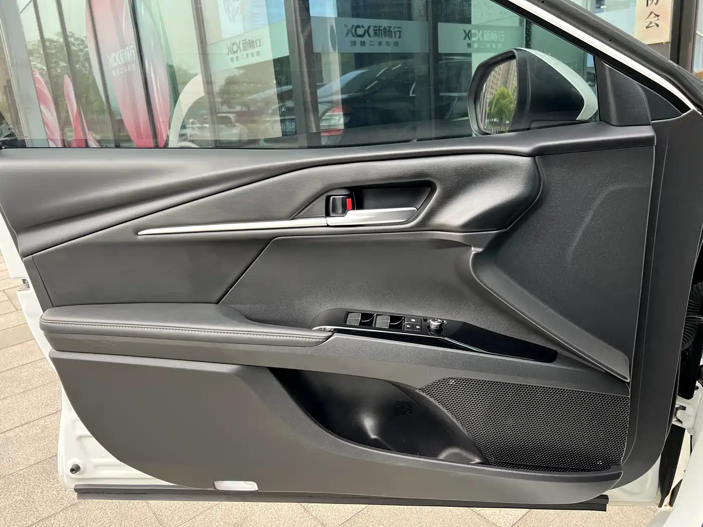 Toyota Camry 2024 2.0GVP Luxury Edition фото 12