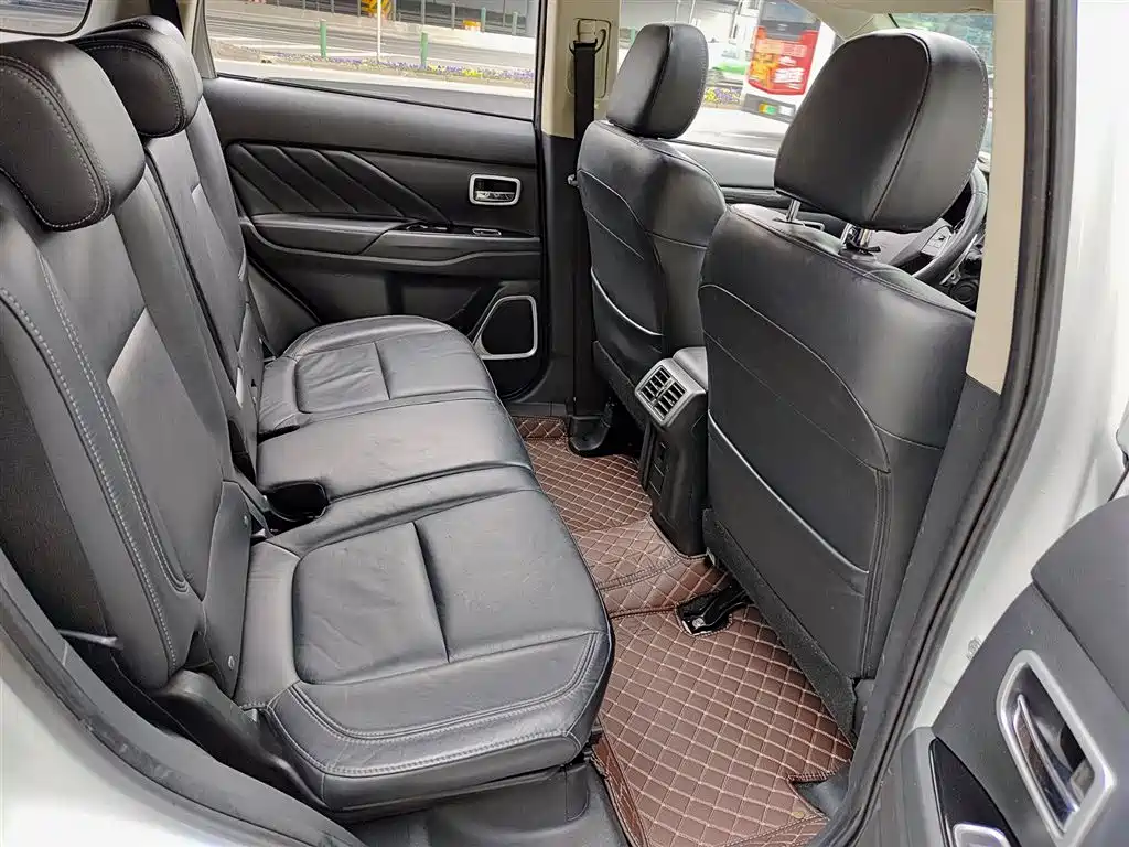 Mitsubishi Outlander 2019 2.4L 4WD Deluxe Edition 7-seater China V фото 11