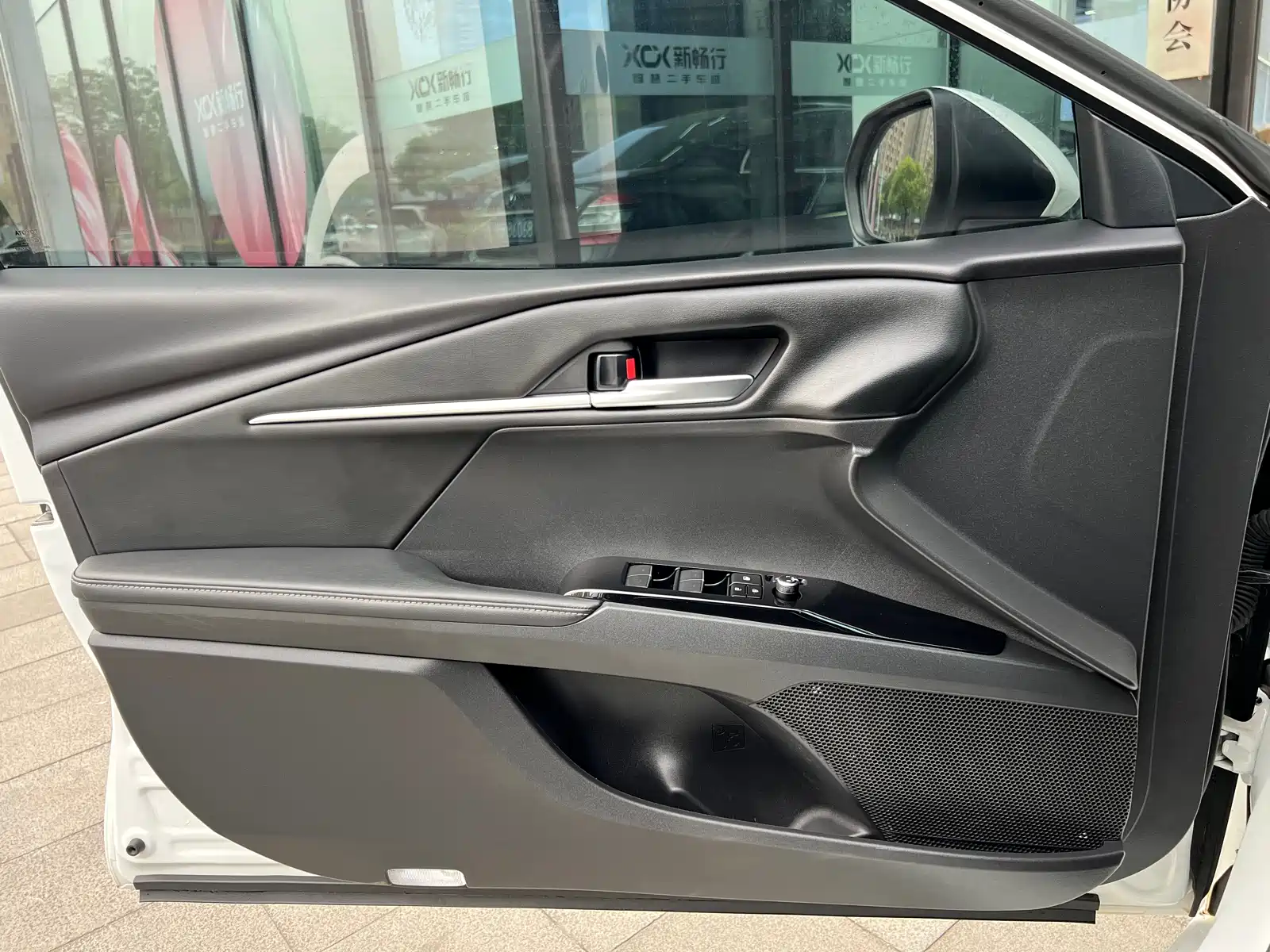 Фото 12 - Toyota Camry