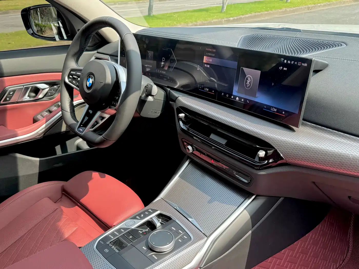 BMW 3 Series 2025 330Li M Sport Night Edition фото 8