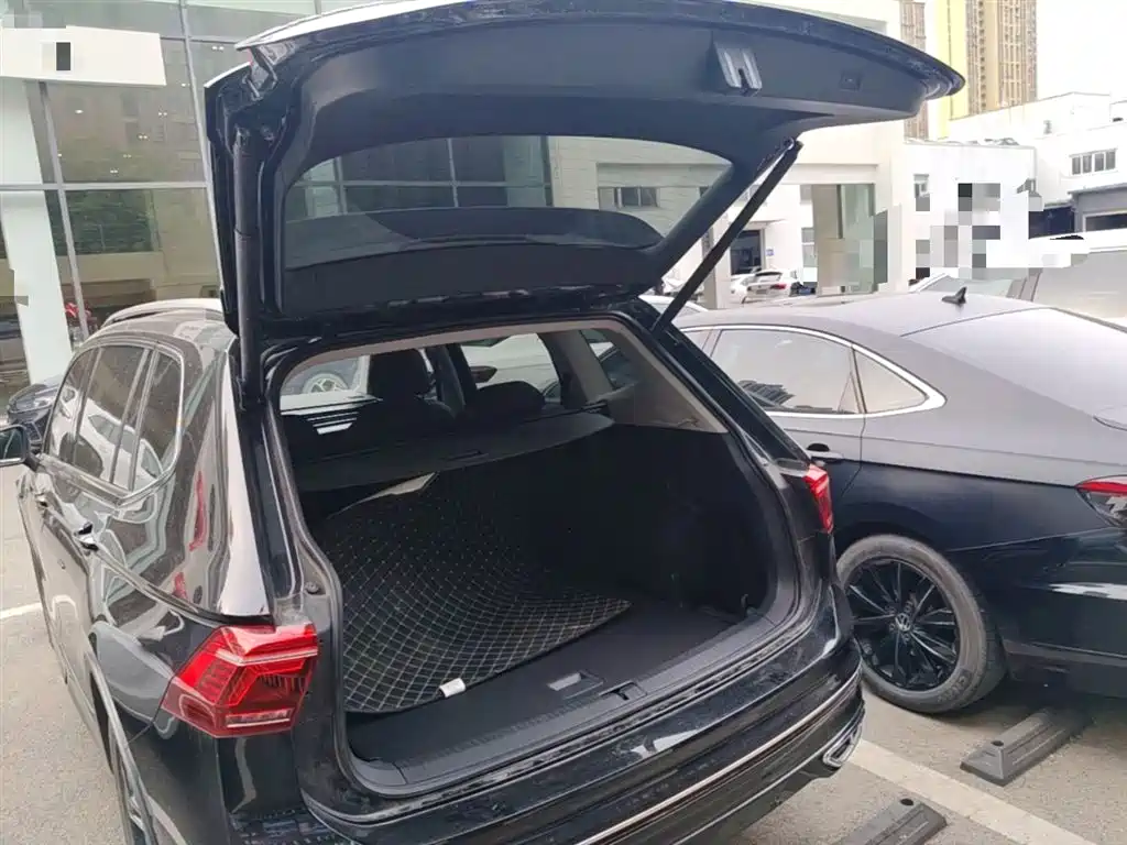 Volkswagen Tiguan L 2023 330TSI Auto 2WD R-Line Premium Edition фото 19
