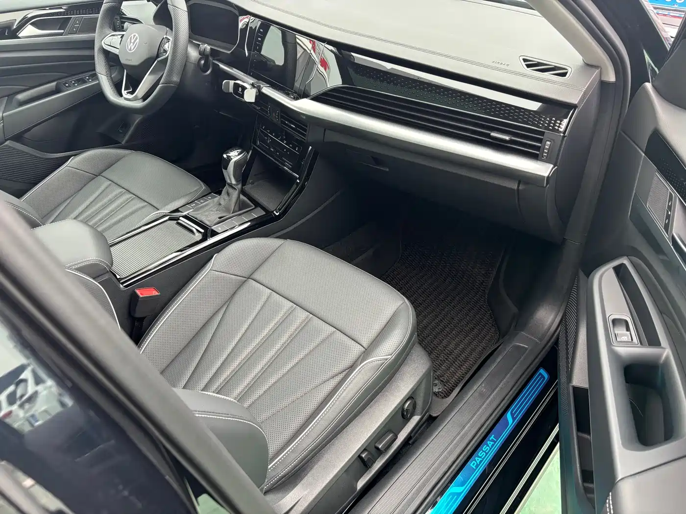 Volkswagen Passat 2024 380TSI Elite Edition фото 7
