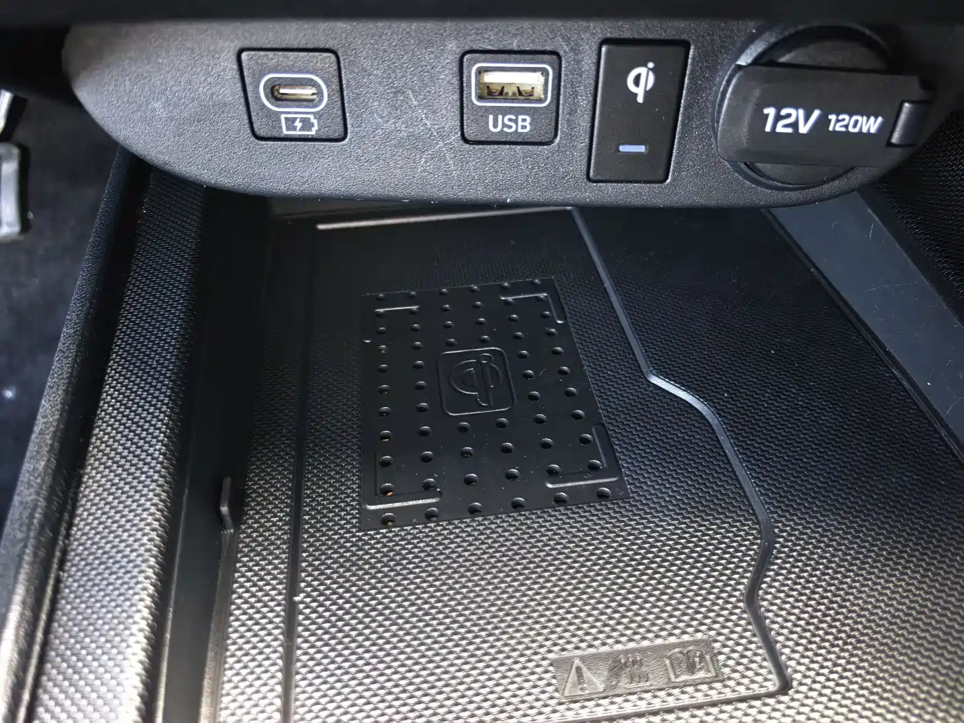 Hyundai Elantra 2023 Model 1.5L CVT LUX Premium Edition фото 14