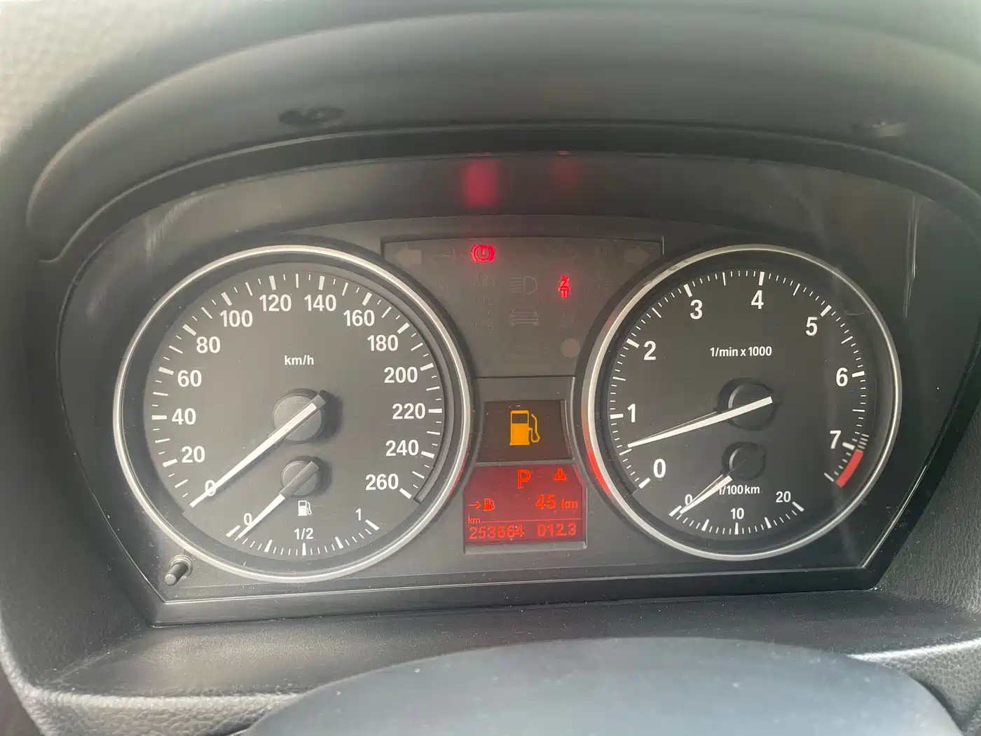 BMW 3 Series 2010 325i Luxury фото 10