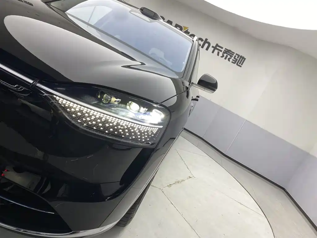 AITO Wenjie AITO M9 2025 Extended Range Ultra 52kWh 6-Seater фото 9