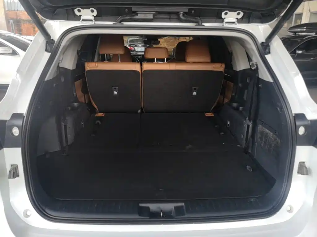 Photo 15 - Toyota Highlander