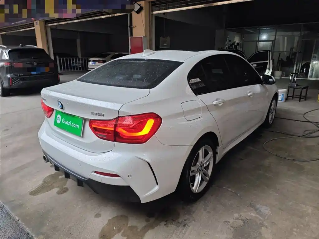 BMW 1 Series 2019 118i M Sport Package фото 5