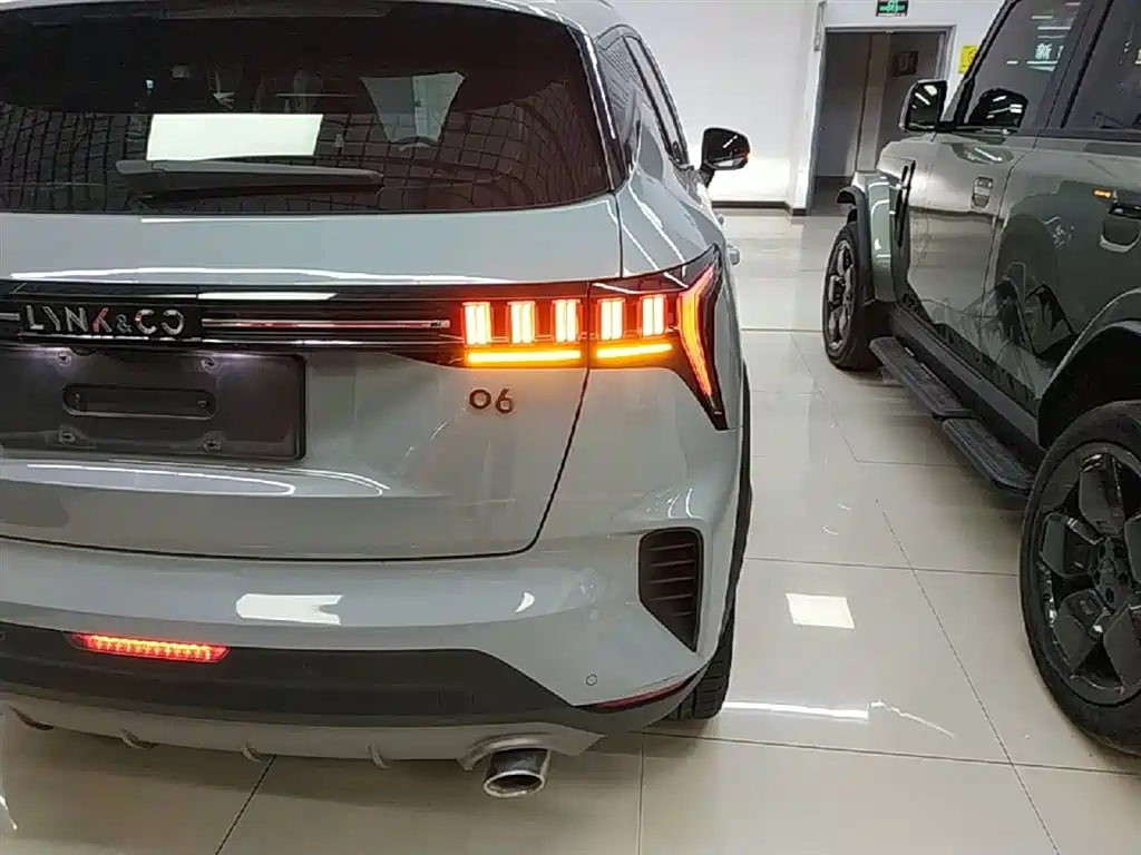 Lynk & Co 06 EM-P 2022 PHEV 84KM Range Pro фото 8