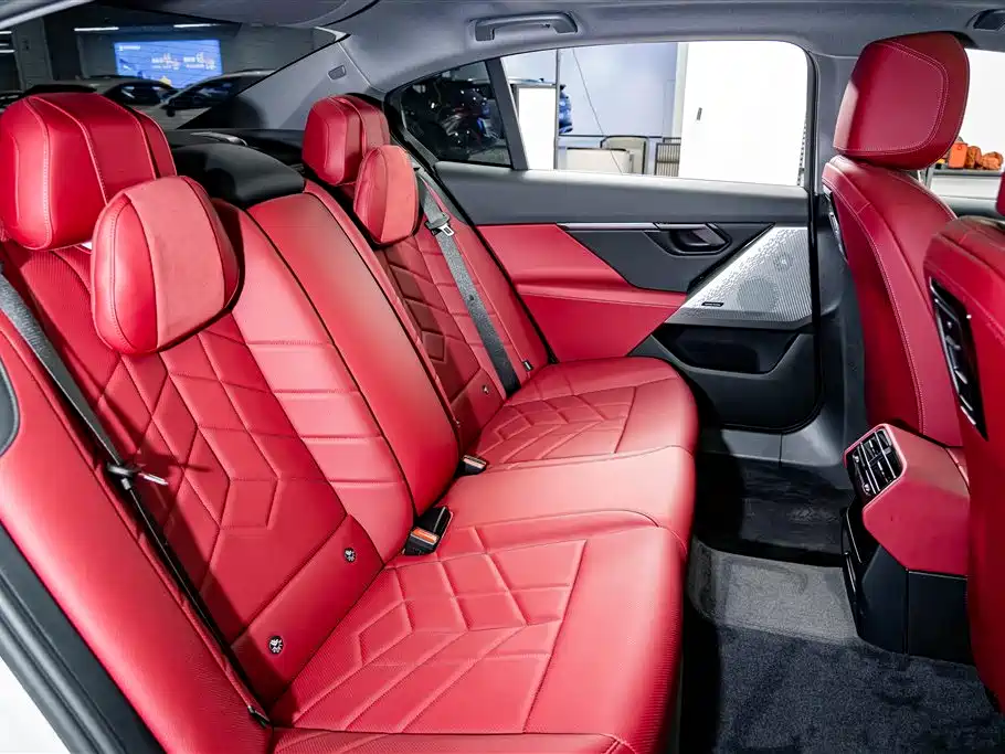 BMW 5 Series 2025 530Li Leading M Sport Package фото 23