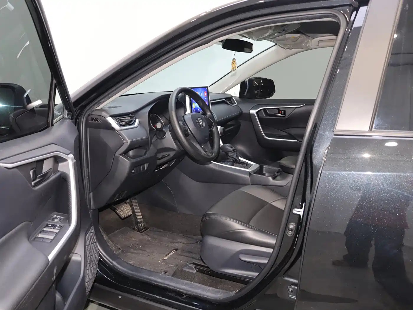 Toyota Wildlander 2022 2.0L CVT FWD Leading Edition фото 12