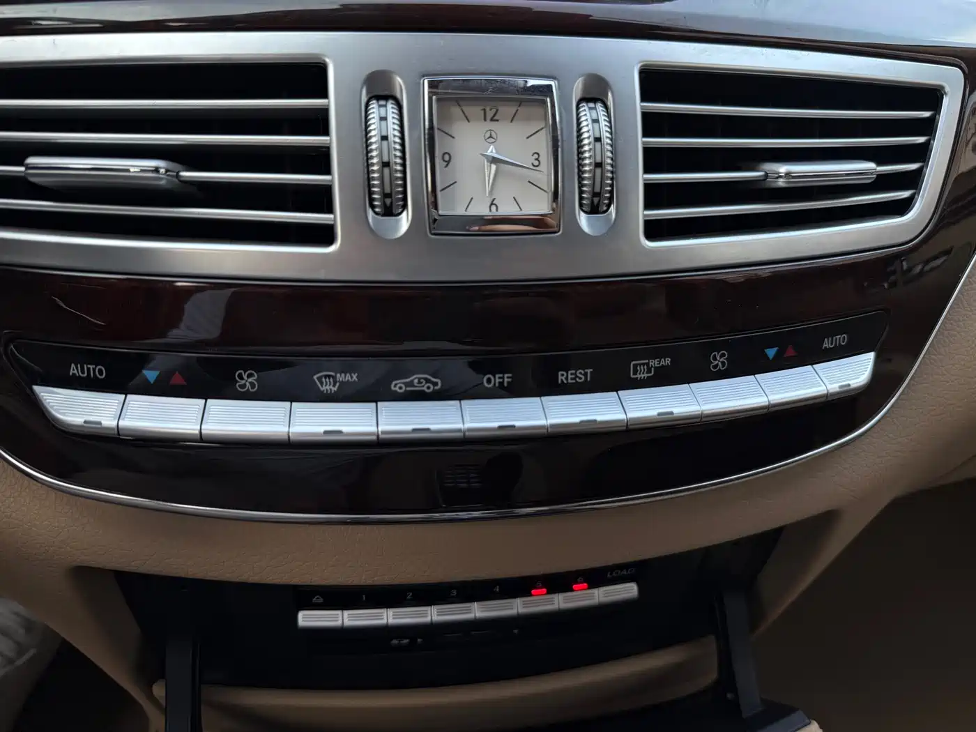 Mercedes-Benz S-Class 2012 S 300 L Luxury Grand Edition фото 9